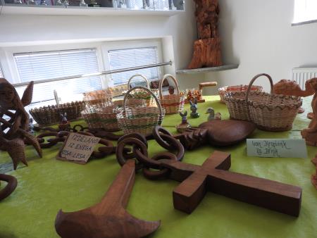 Ivan Kropivnik je uspešen pri izdelovanju glinenih izdelkov, pletenih košar, rezbarjenju in slikanju